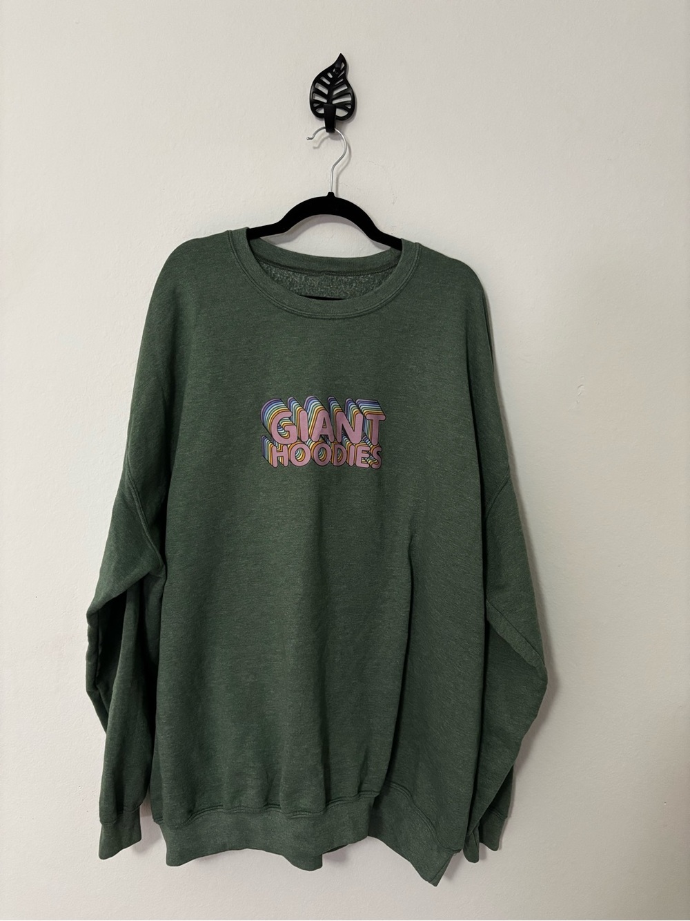 Giant Hoodies Oversized Crewneck — Olive Retro Graphic, OS 🌈